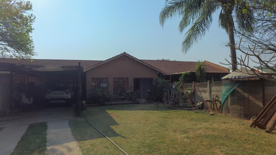 6 Bedroom Property for Sale in Oos Einde North West